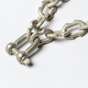 Parts of 4 Deco link charm chain choker in acid silver - close up u-bolt/lock detail